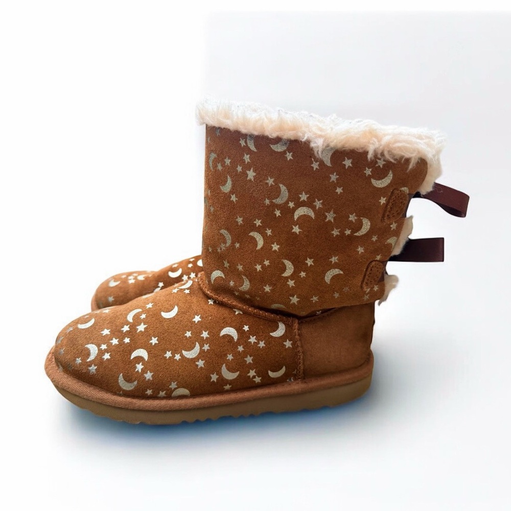 Girls UGG Bailey Bow MOON And STARS Chestnut Brown Boots Size 4
